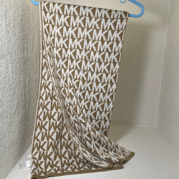 MICHAEL Michael‎ Kors Scarf - Picture 2 of 3